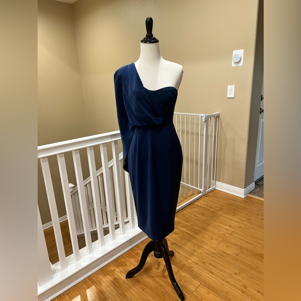 Lavish Alice one shoulder cape midi dress in navy Size 4 - Picture 7 of 9